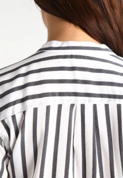 Vero Moda Erika- Blouse - Snow White/Black -Vero Moda d831a21e379a43f599f24ac22f5f2a91