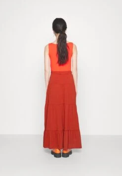 Vero Moda Petite Vmmia Skirt - Maxirok - Red -Vero Moda d9187332a9f04773adacd39df45b5829