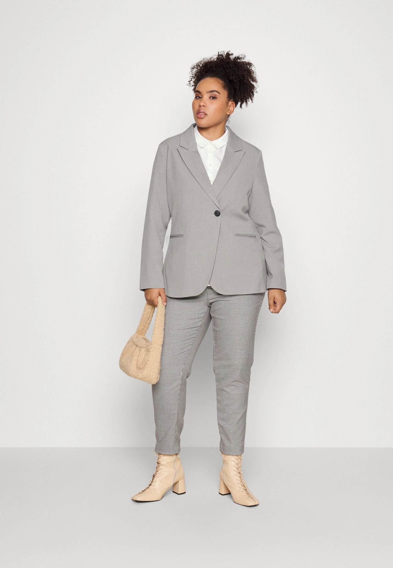 Vero Moda Curve Vmrieloa Fitted Curve - Blazer - Light Grey Melange 2 Vero Moda Curve Vmrieloa Fitted Curve - Blazer - Light Grey Melange - Afbeelding 2