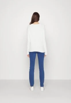 Vmmdoffy O Neck- Trui - Snow White 9 Vmmdoffy O Neck- Trui - Snow White -Vero Moda e29cf41436704a70b82f693c03c113d9