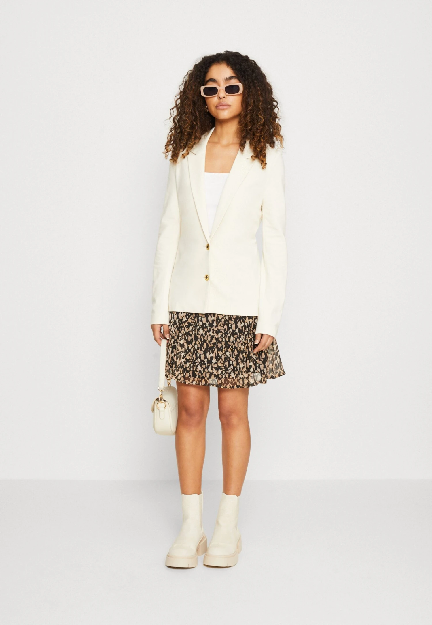 Vero Moda Vmeva Slim Button - Blazer - Birch/Gold 2 Vero Moda Vmeva Slim Button - Blazer - Birch/Gold - Afbeelding 2