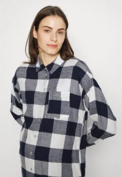 Vmmkelly Oversize Shirt - Blouse - Navy/White 9 Vmmkelly Oversize Shirt - Blouse - Navy/White -Vero Moda ea2356d03dc849e2981d841ce57fe68a