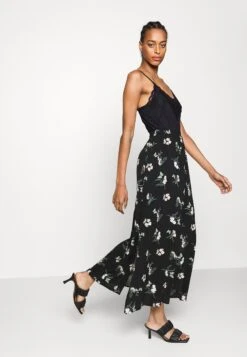 Vero Moda Tall Vmamanda- Top - Black -Vero Moda ec3c5dfda4be4950890a571894679edc