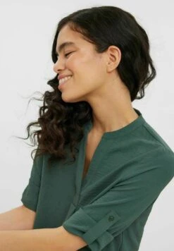 Vero Moda Mit 3/4 Ärmeln V-Ausschnitt - Blouse - Cilantro -Vero Moda ec8f7fa0cf3f4bd289e31c9176f077ee