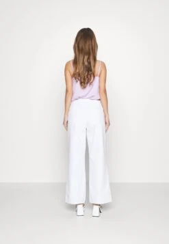 Vero Moda Petite Vmkathy Shr Wide Clr Jeans Ptt - Bootcut Jeans - Snow White 8 Vero Moda Petite Vmkathy Shr Wide Clr Jeans Ptt - Bootcut Jeans - Snow White -Vero Moda ecfb7e2279e048aeb4439d95358de1cf