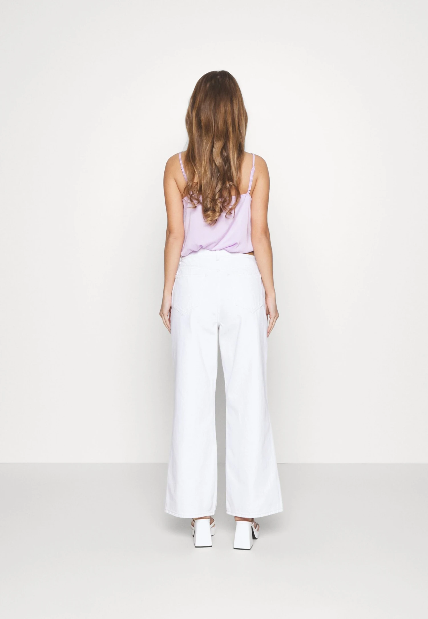 Vero Moda Petite Vmkathy Shr Wide Clr Jeans Ptt - Bootcut Jeans - Snow White 3 Vero Moda Petite Vmkathy Shr Wide Clr Jeans Ptt - Bootcut Jeans - Snow White - Afbeelding 3