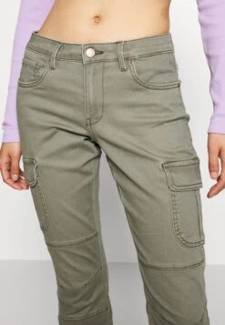 Vero Moda Petite Vmivy Mr Ankle Pants - Cargobroek - Ivy Green -Vero Moda ef1cf725c3d9403fab2f80326030c758