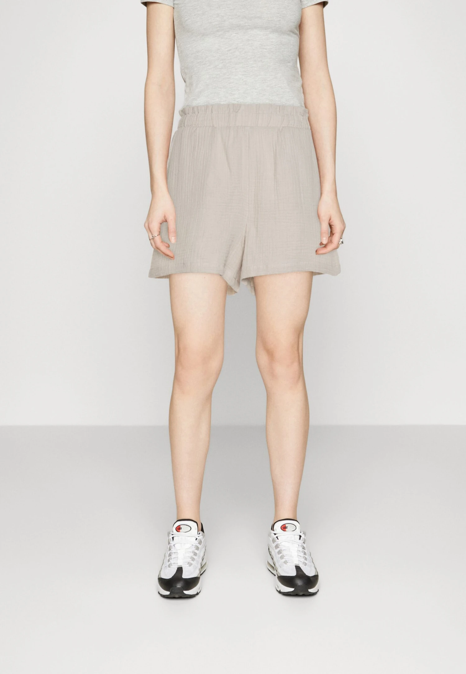 Vero Moda Vmnatali - Shorts - Silver Lining 1 Vero Moda Vmnatali - Shorts - Silver Lining