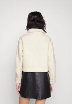 Vero Moda Petite Vmmegan Short Jacket Boos - Lichte Jas - Birch -Vero Moda ff39f1f5b2714e2ca250c107181fb70f